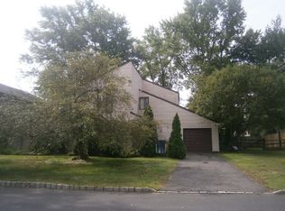 27 Pennington Rd, East Windsor, NJ 08520