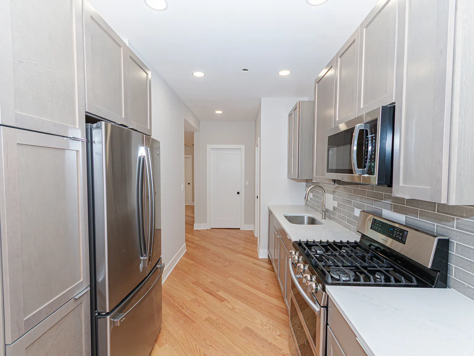 2 bed, 1100 sqft, $2,400 — Photo 3