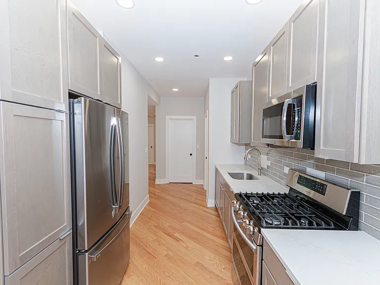 1450 W Fargo Ave #2F — Photo 2