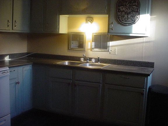 4th image of 170 Spruce Ln
