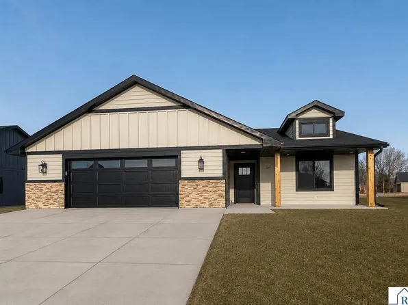 309 Pinehurst Dr, Mankato, MN 56001