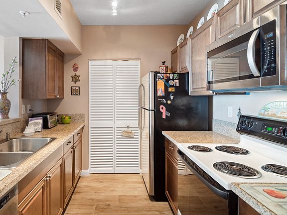 5th image of 3020 NE 32nd Avenue #1211