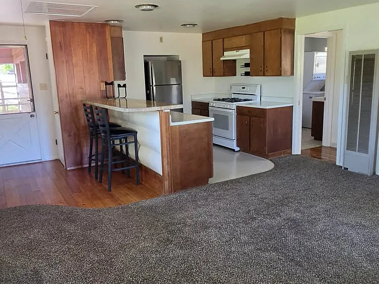 10719 Moon Valley Rd — Photo 2