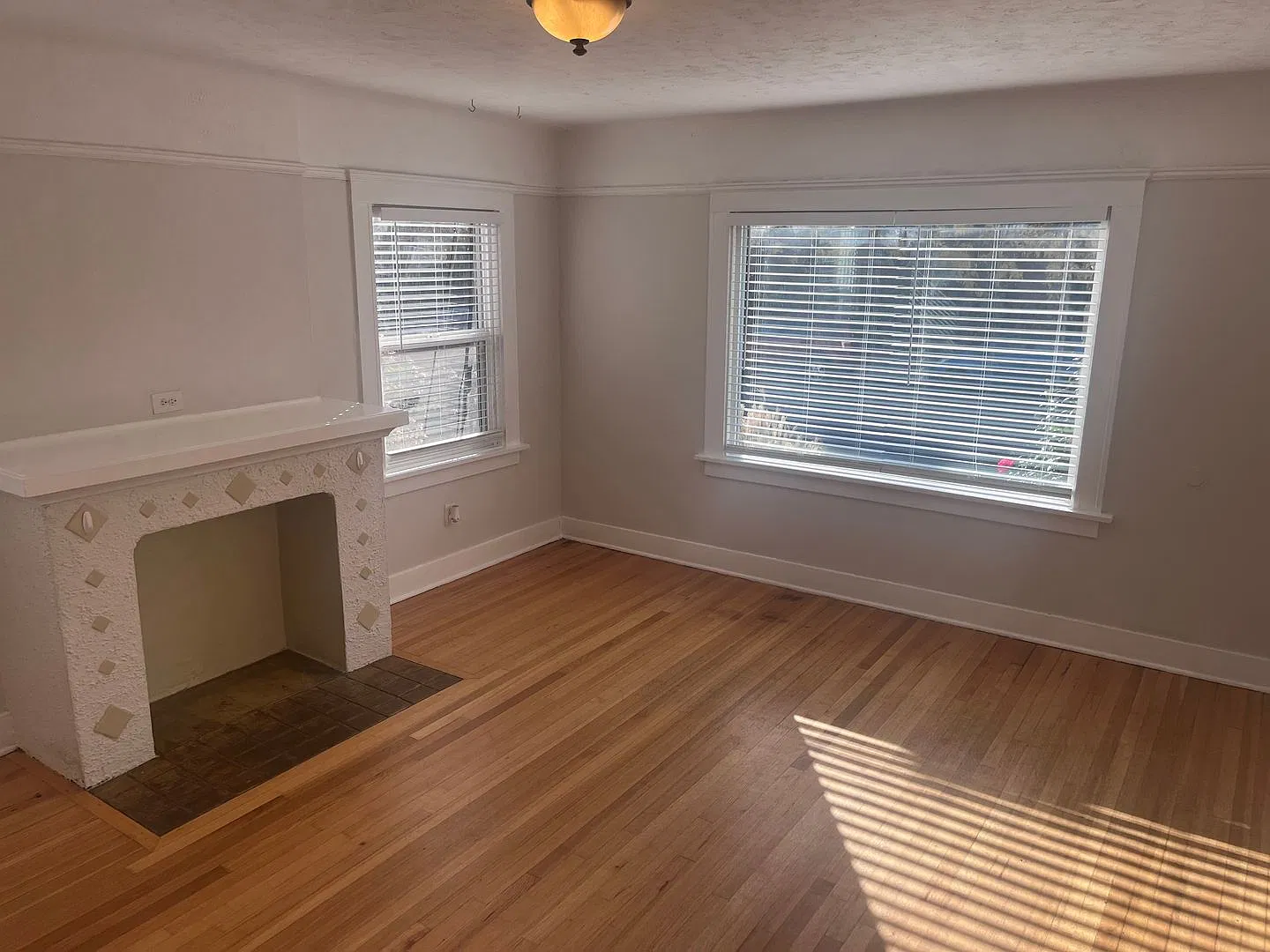 #2-1955 NW Raleigh — Photo 3