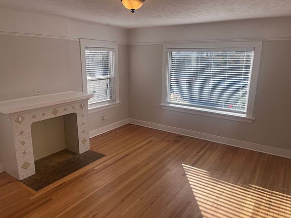 3rd image of 1955 NW Raleigh St APT 2