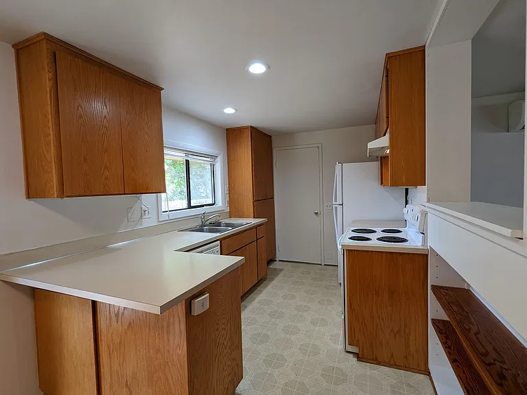 3170 University St — Photo 10