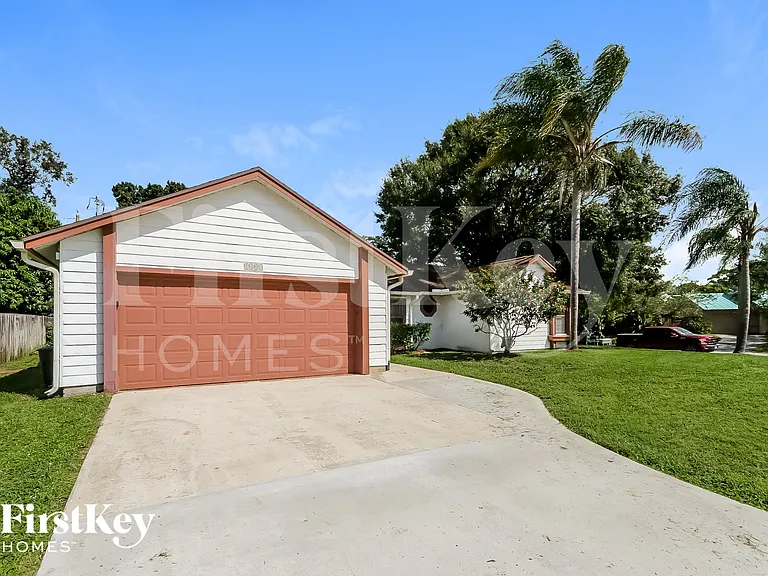 1401 SW Sudder Ave — Photo 1
