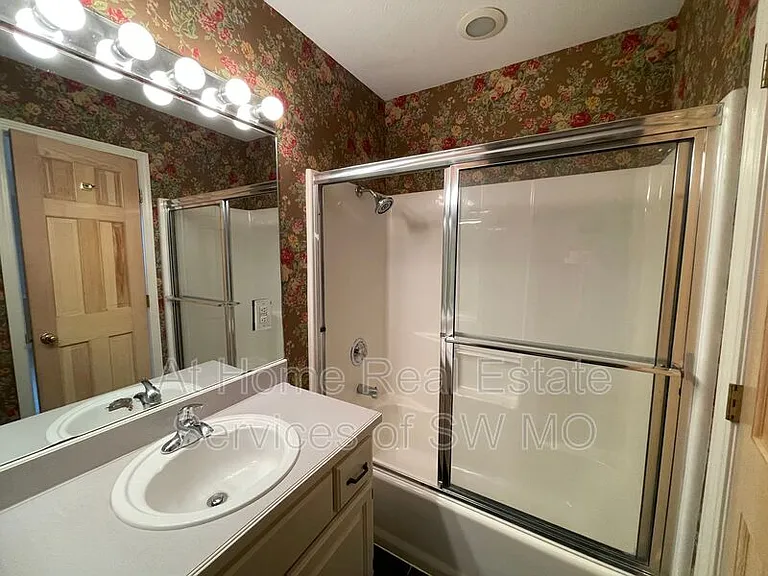 3655 E Cromwell Ln — Photo 9