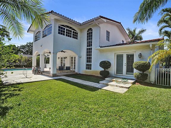 4th image of 1534 Palancia Ave