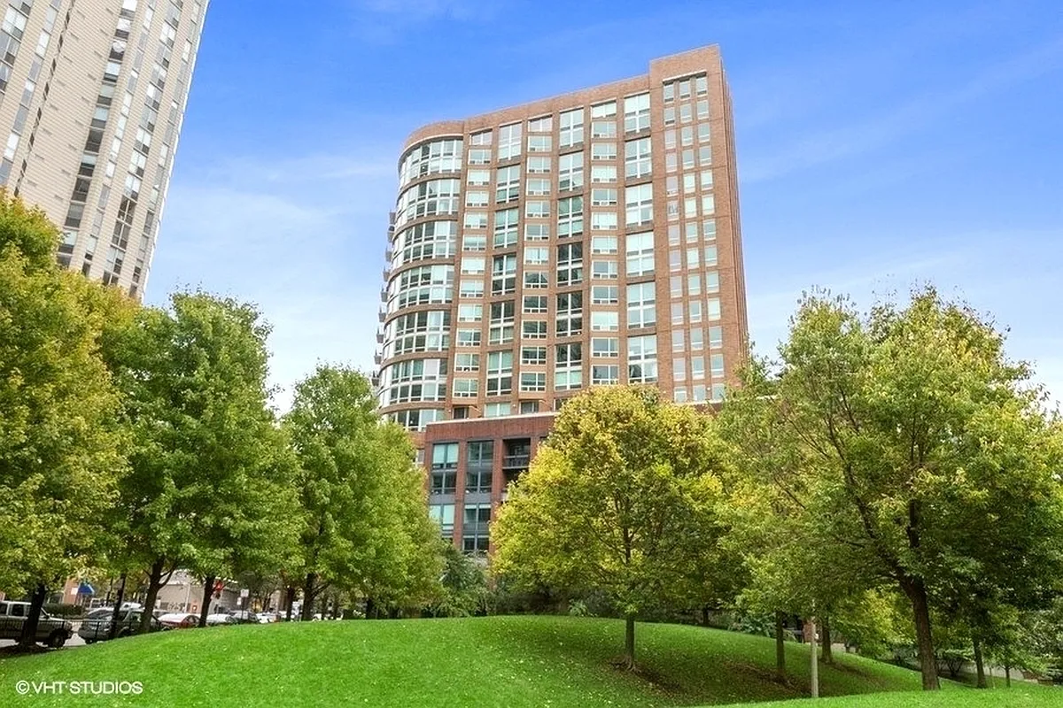 Photo 1 of 19 - 600 N Kingsbury St #1202 - Chicago, IL Primary Photo - 600 N Kingsbury St #1202