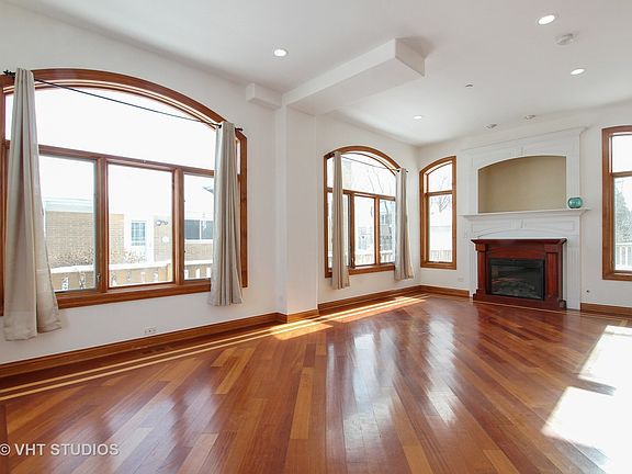 3rd image of 3857 W Touhy Ave