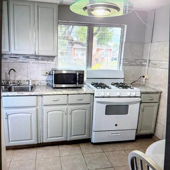 2725 Sample St — Photo 5