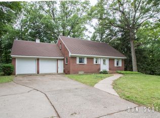 1168 Woodworth St NE, Grand Rapids, MI 49525