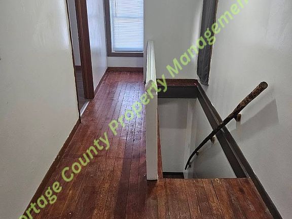4th image of 409 Cedar St
