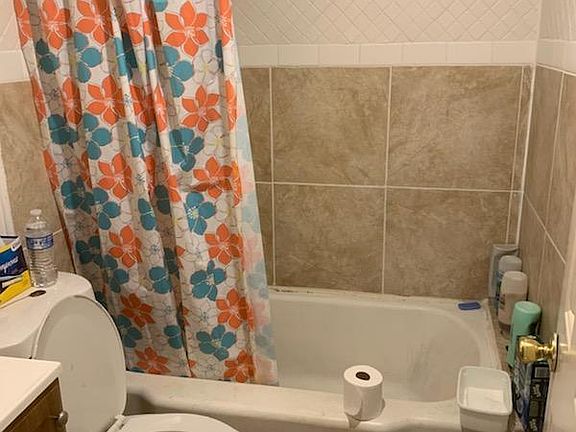 2nd image of 715 W Avenue C