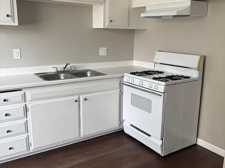 Sandra's Apartments — Photo 10
