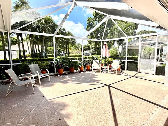 3rd image of 604 Silverleaf Oak Court