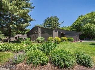 833 Brook Village Ct, Holland, MI