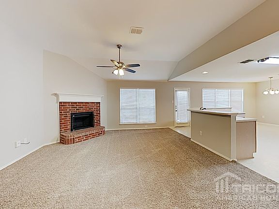 3rd image of 1627 Loveland Dr
