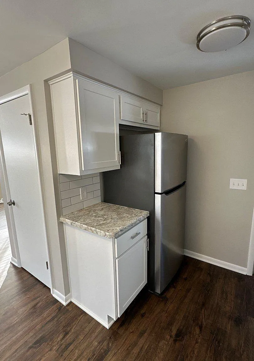 3 bed, 960 sqft, $1,345 — Photo 2