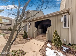 944 Oak Hill Rd APT C, Lake Barrington, IL 60010