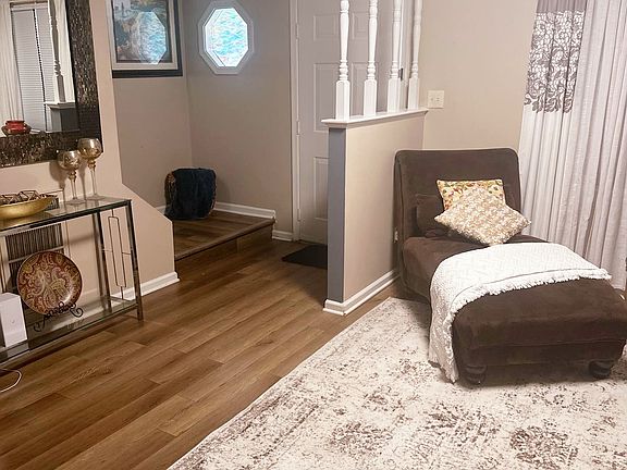 3rd image of 387 Catalpa Ave #1