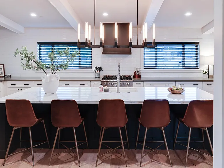 243 W Harmont Dr — Photo 4