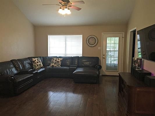 2nd image of 405 Mari Beth Ln