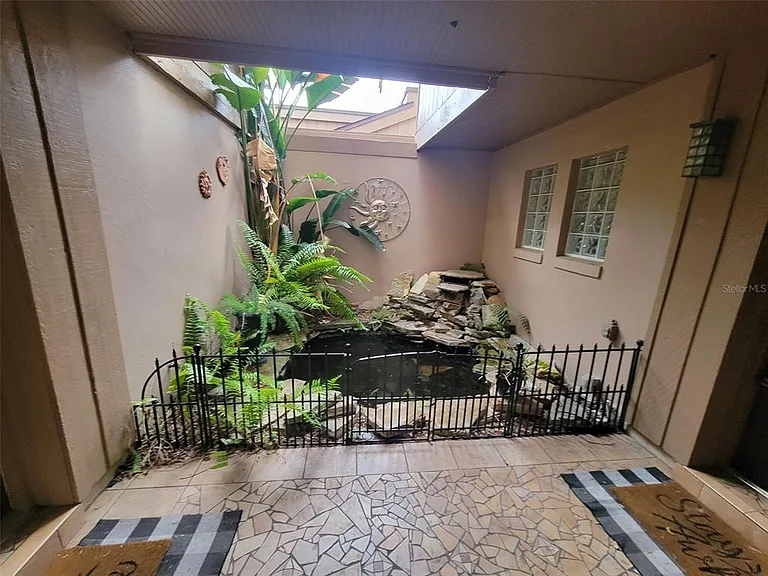 101 Cedar Point Ln — Photo 3