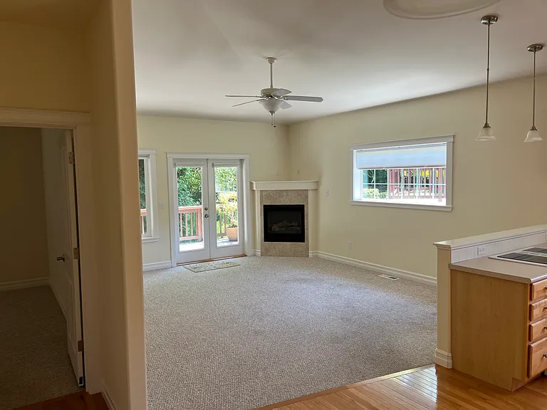 1811 Cedar Springs Ln — Photo 6