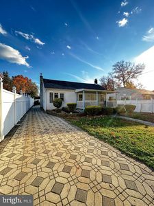 910 Magnolia Ave, Croydon, PA, 19021
