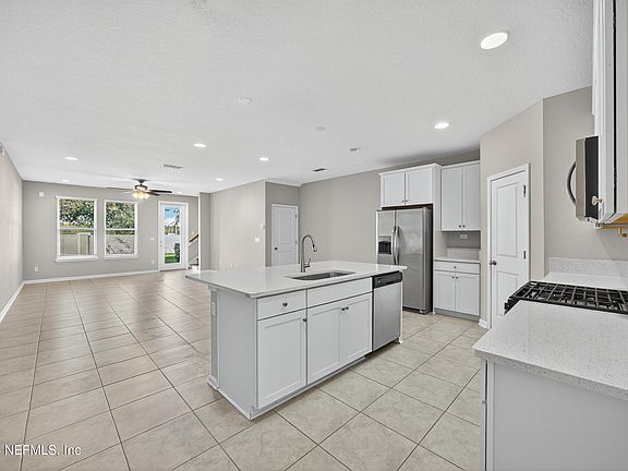 5th image of 11233 MINNETTA Court