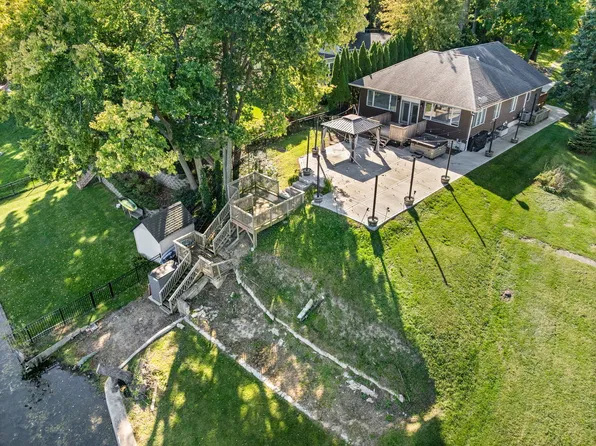 42071 N Old Lake Ave, Antioch, IL 60002