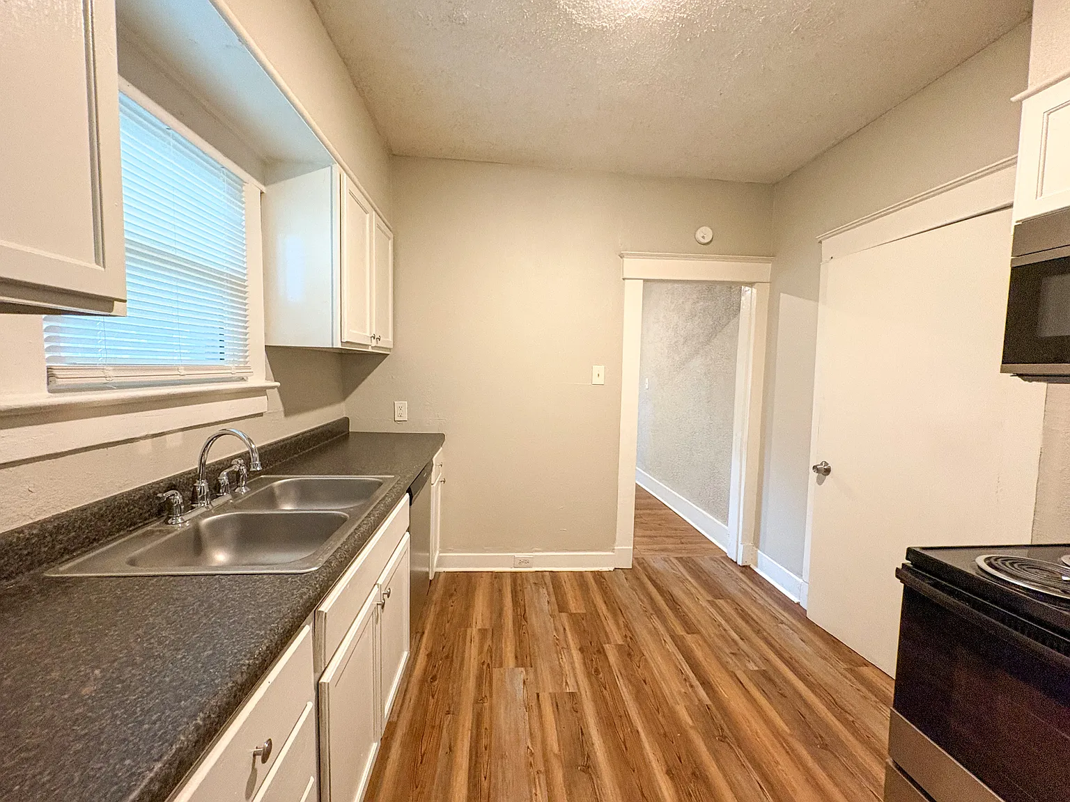 3 bed, 1.5 bath, 1348 sqft, $1,225 — Photo 2