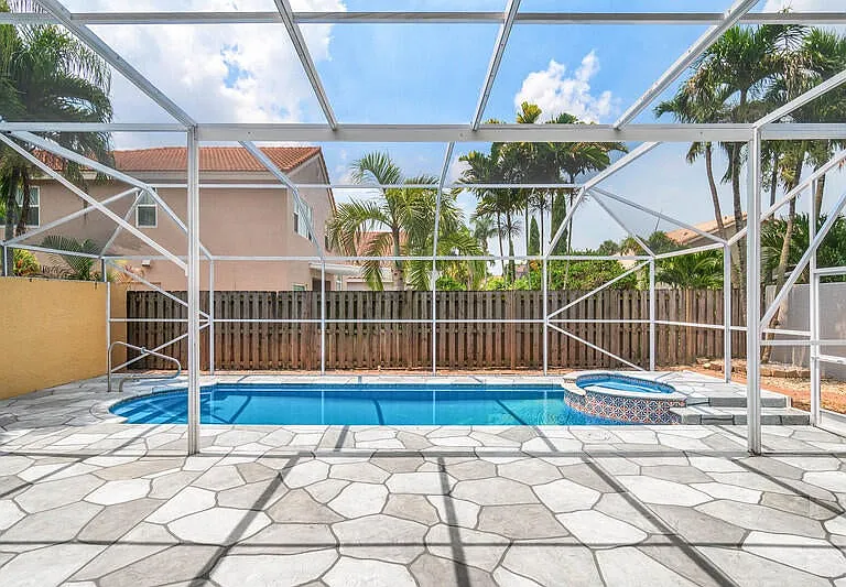 10425 Buena Ventura Dr — Photo 15