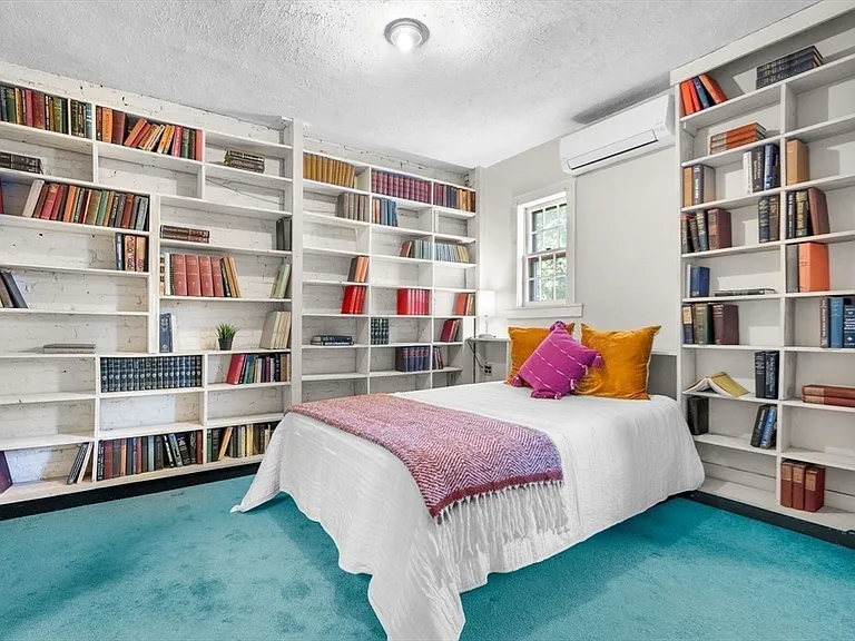 2 Livermore Pl — Photo 11