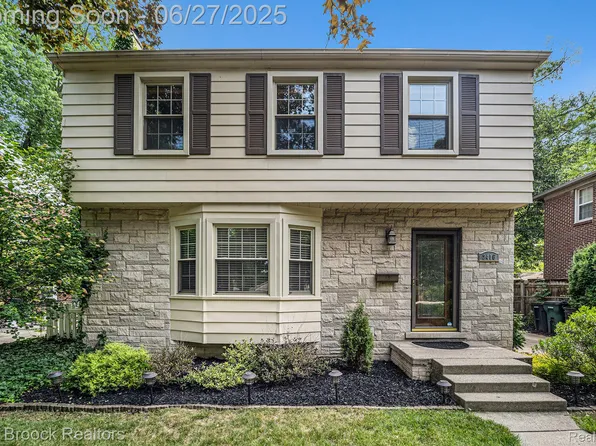 2416 Elmhurst Ave, Royal Oak, MI 48073