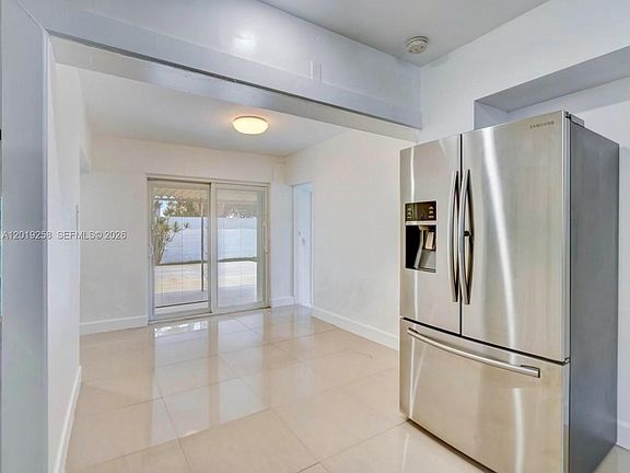 3rd image of 9494 SW 39th St
