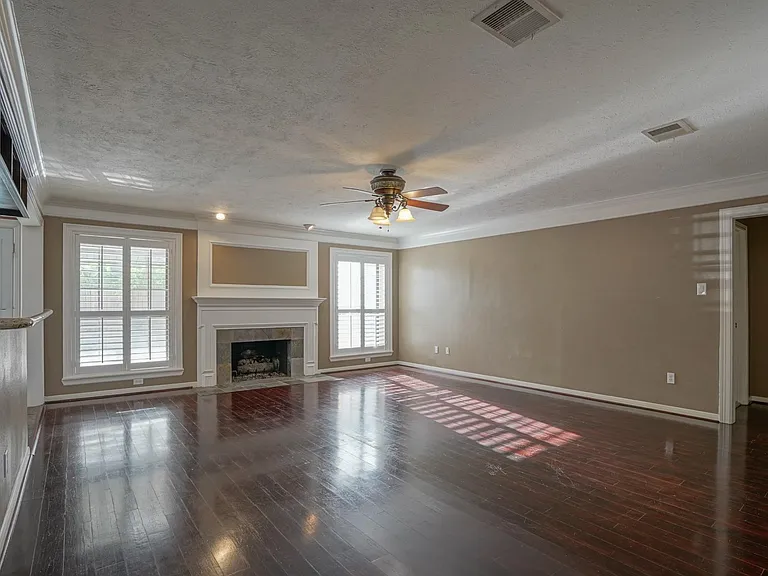 2108 Lakeway Dr — Photo 27