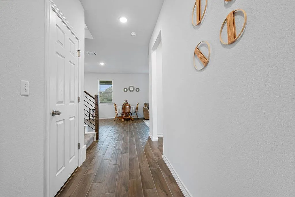 4 bed, 3.0 bath, 2234 sqft, $2,300 — Photo 4