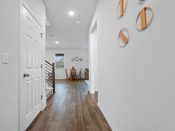 4th image of 6605 Folsom Ave
