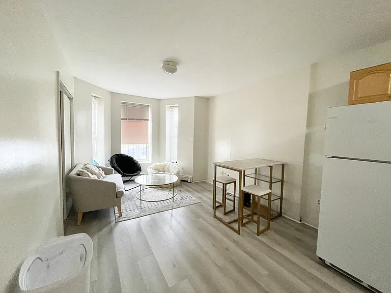 92 Hammond St #2L — Photo 5