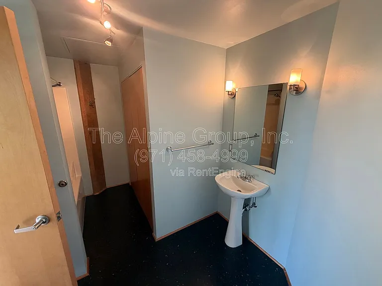 1420 NW Lovejoy St #414 — Photo 16