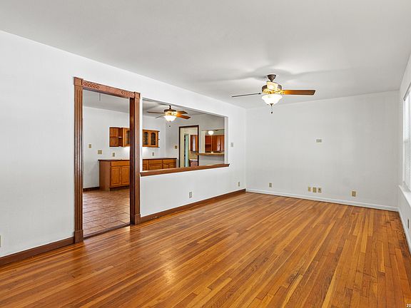 4th image of 134 MILLWOOD LN