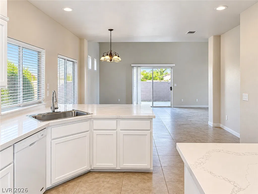 3 bed, 2.5 bath, 1564 sqft, $2,350 — Photo 1