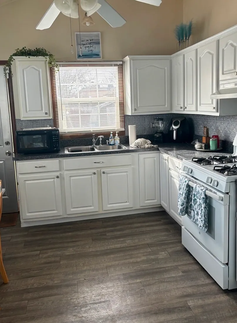 4 bed, 1.5 bath, 1022 sqft, $2,500 — Photo 4