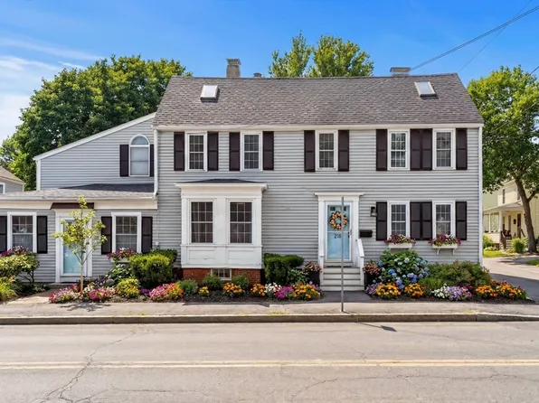 215 Merrimac St #2, Newburyport, MA 01950