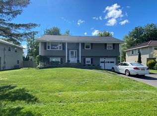 14 Greenacres Dr, Latham, NY 12110