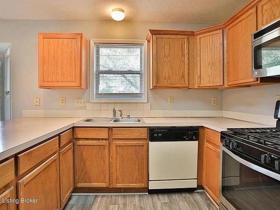 5th image of 10821 Silvermoon Ct