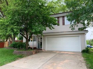 9015 Indian Hills Dr, Clive, IA 50325